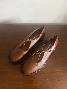 Nicole Saldaña, Fabiana in Brown